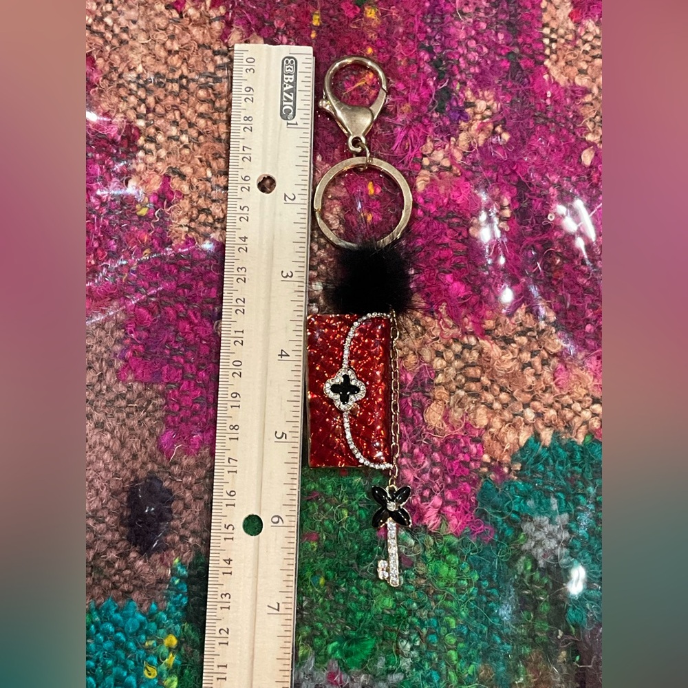 Elegant Red Keychain with Gold Accents - Picture 3 of 3